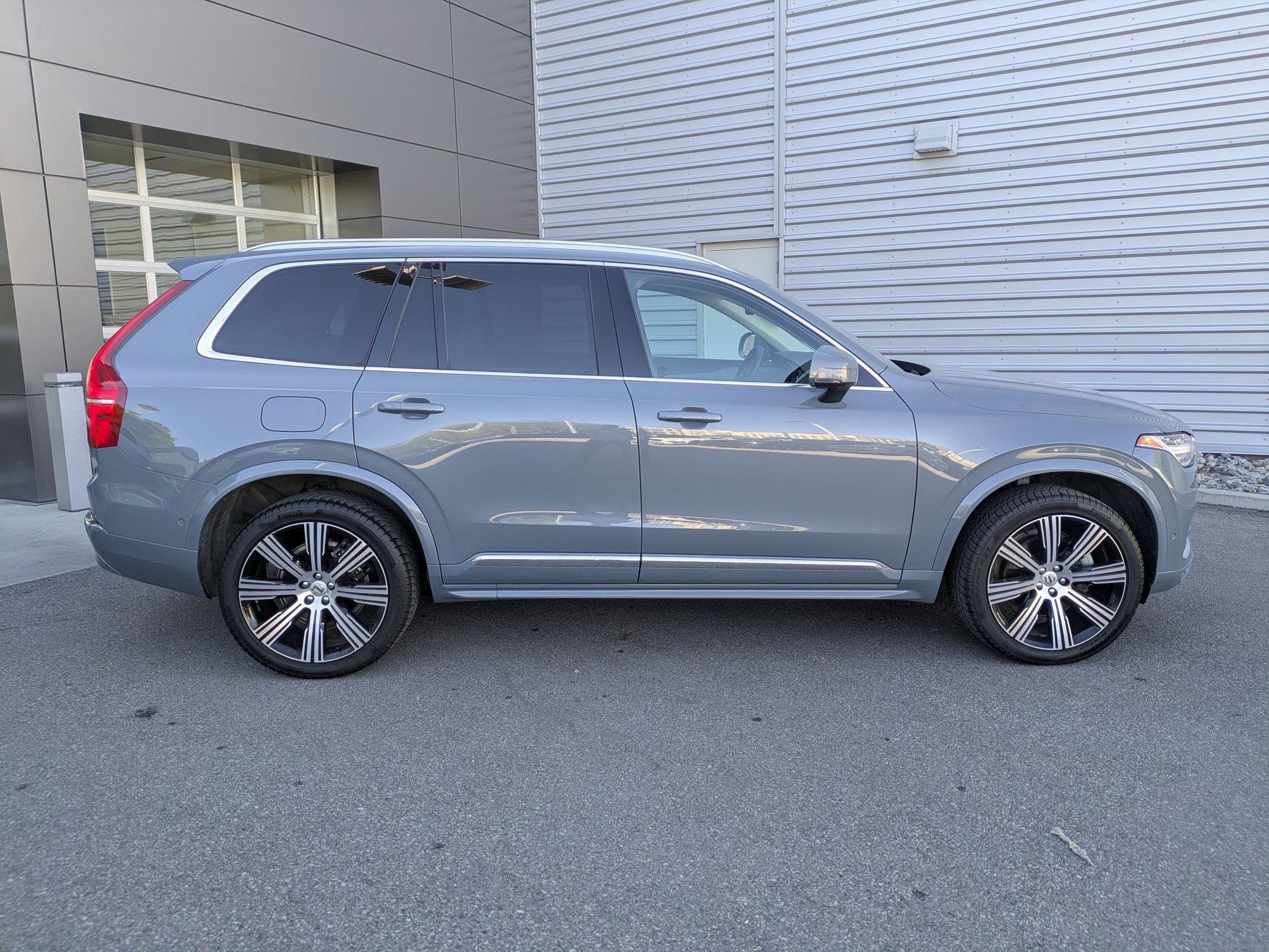 Used 2023 Thunder Gray Metallic Volvo Ultimate image 4