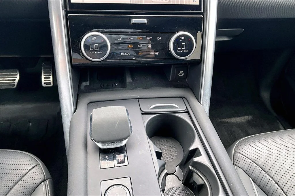 Used 2024 Blue Land Rover Dynamic SE image 23