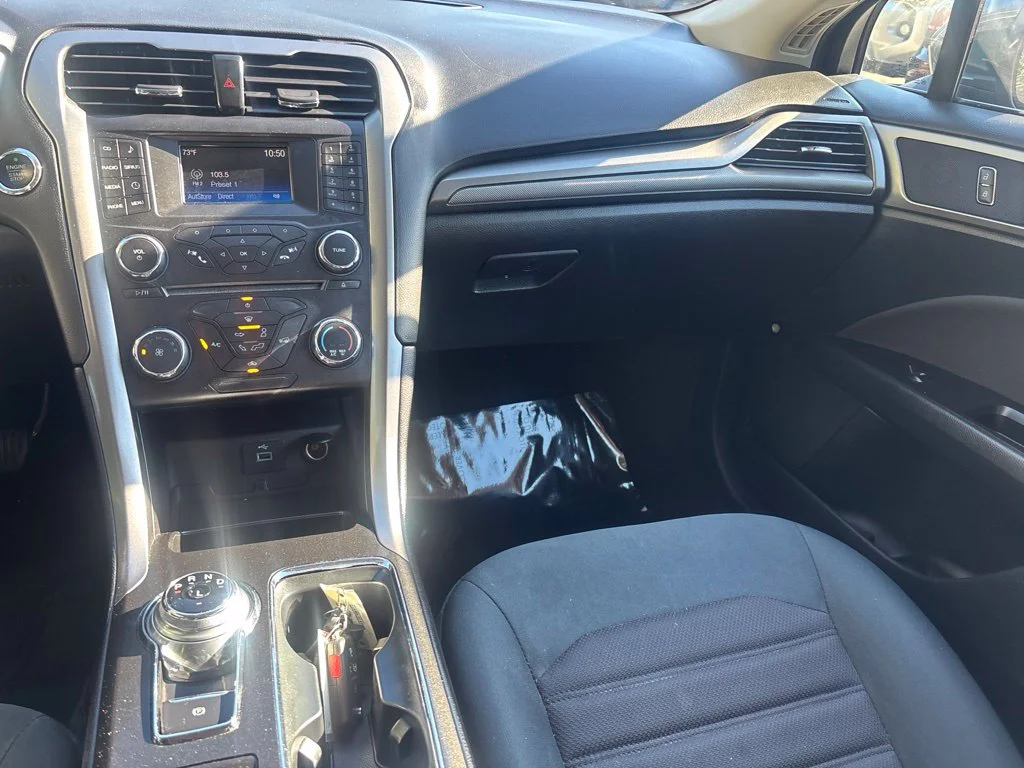 Used 2017 Gray Ford SE image 10