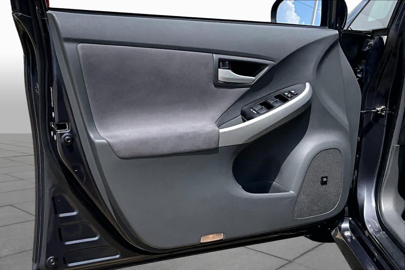 Used 2011 Winter Gray Metallic Toyota III image 21