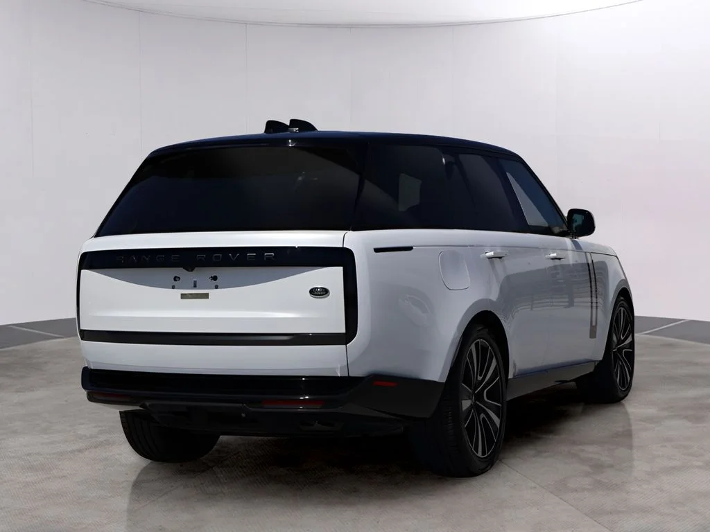 Used 2023 Ostuni Pearl White Land Rover SE image 7