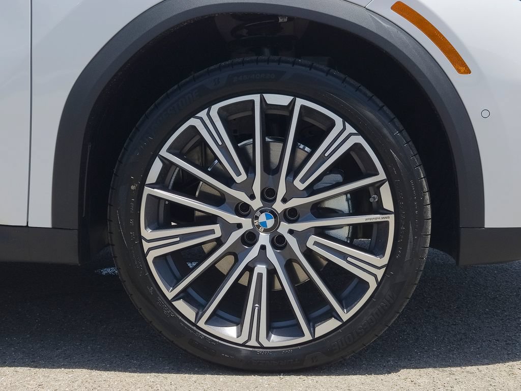 New 2026 Mineral White Metallic BMW xDrive28i image 6