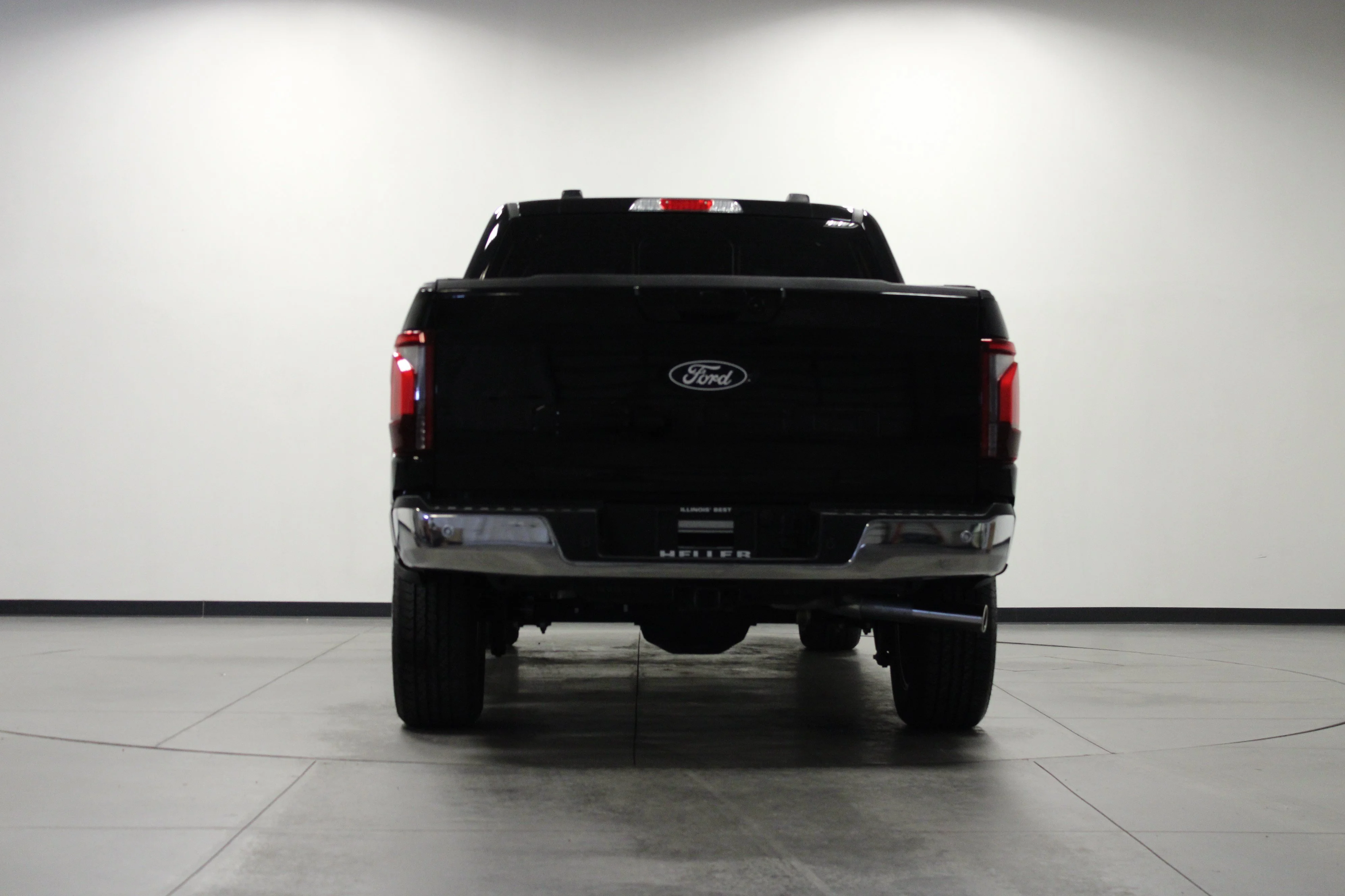 Used 2025 Agate Black Metallic Ford LARIAT image 5