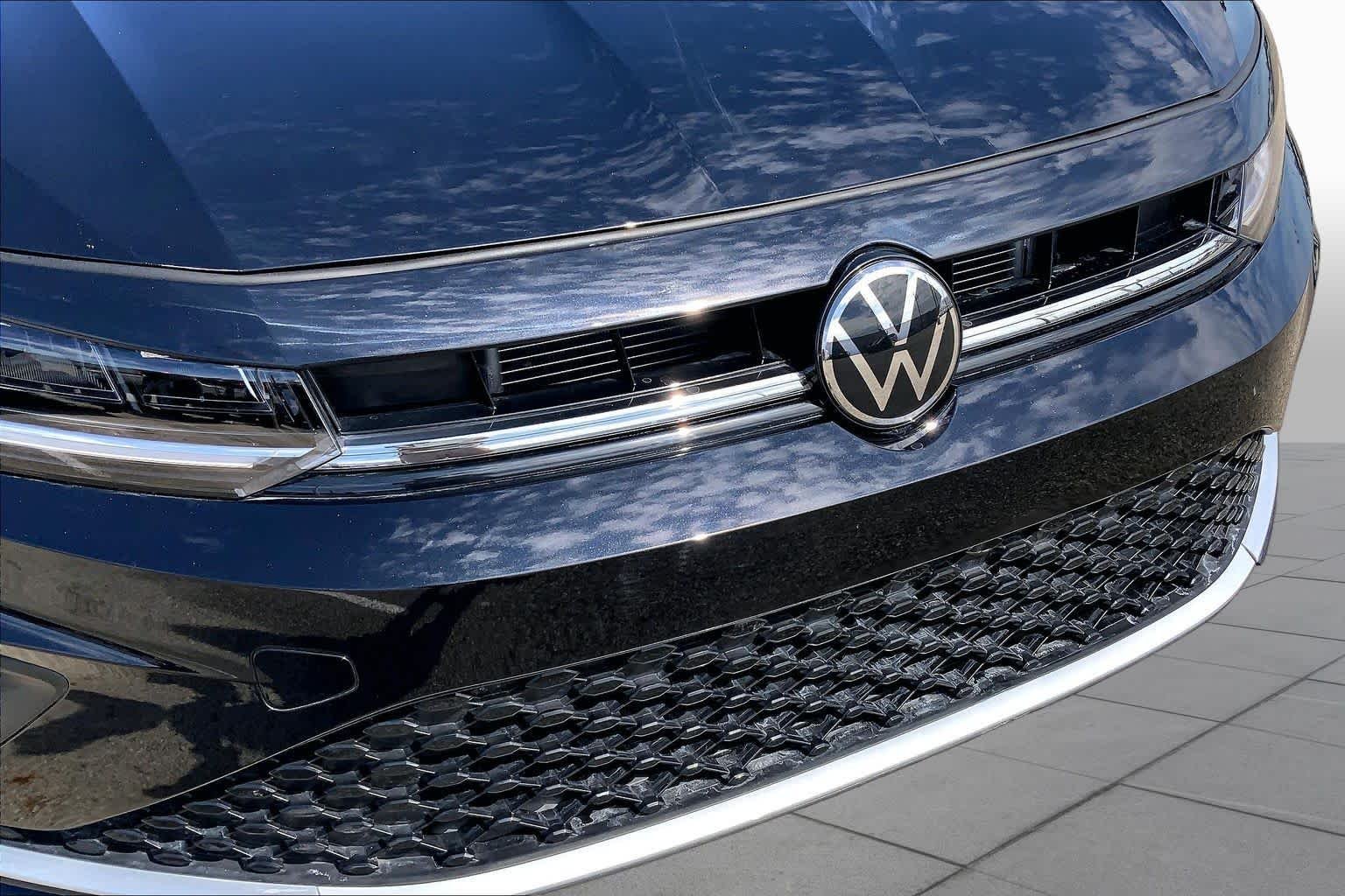Used 2026 Deep Black Pearl Volkswagen SE image 30