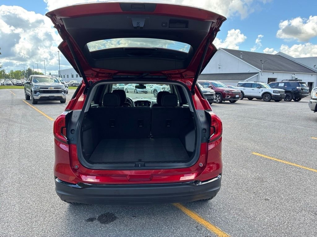 Used 2022 Red GMC SLE image 50
