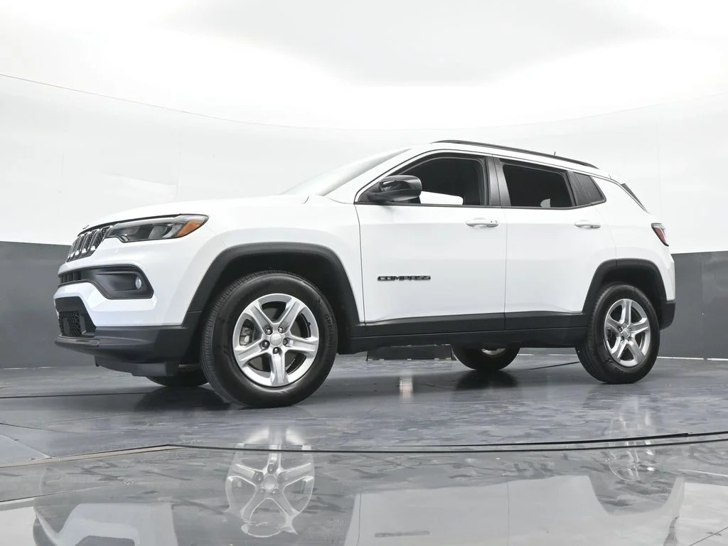 Used 2023 Bright White Clearcoat Jeep Latitude image 52