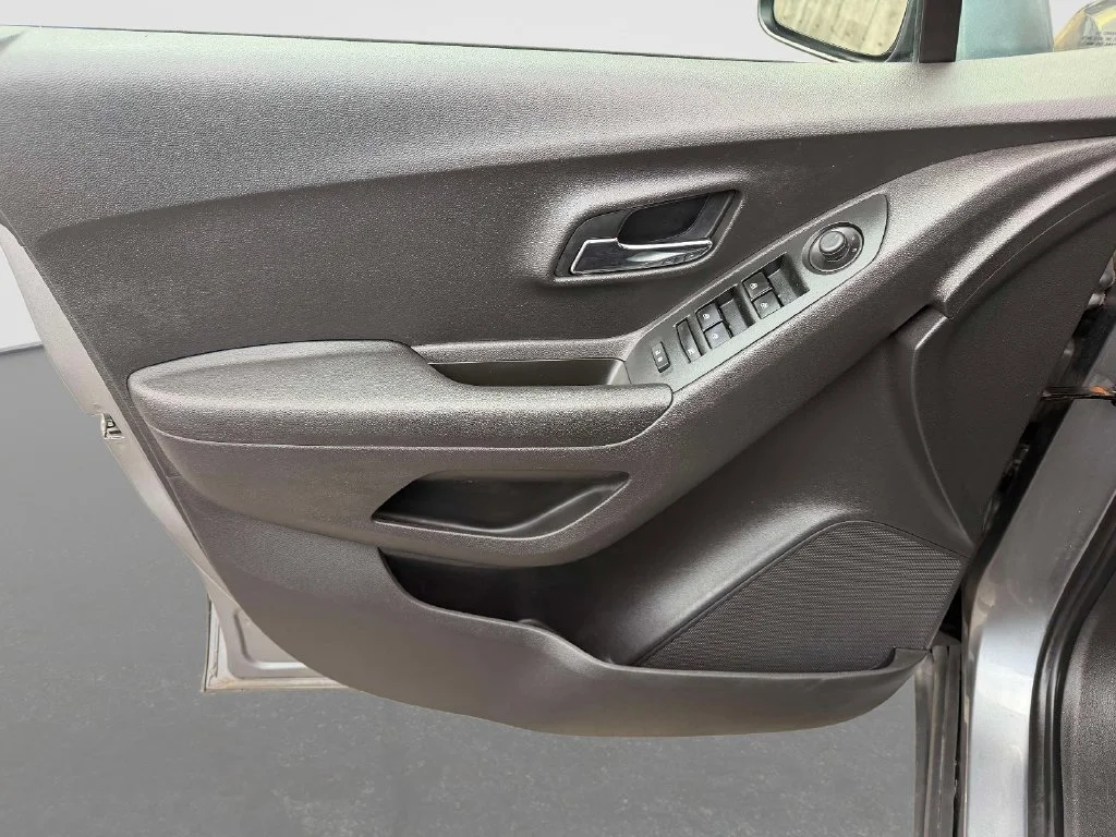Used 2020 Gray Chevrolet LS image 18