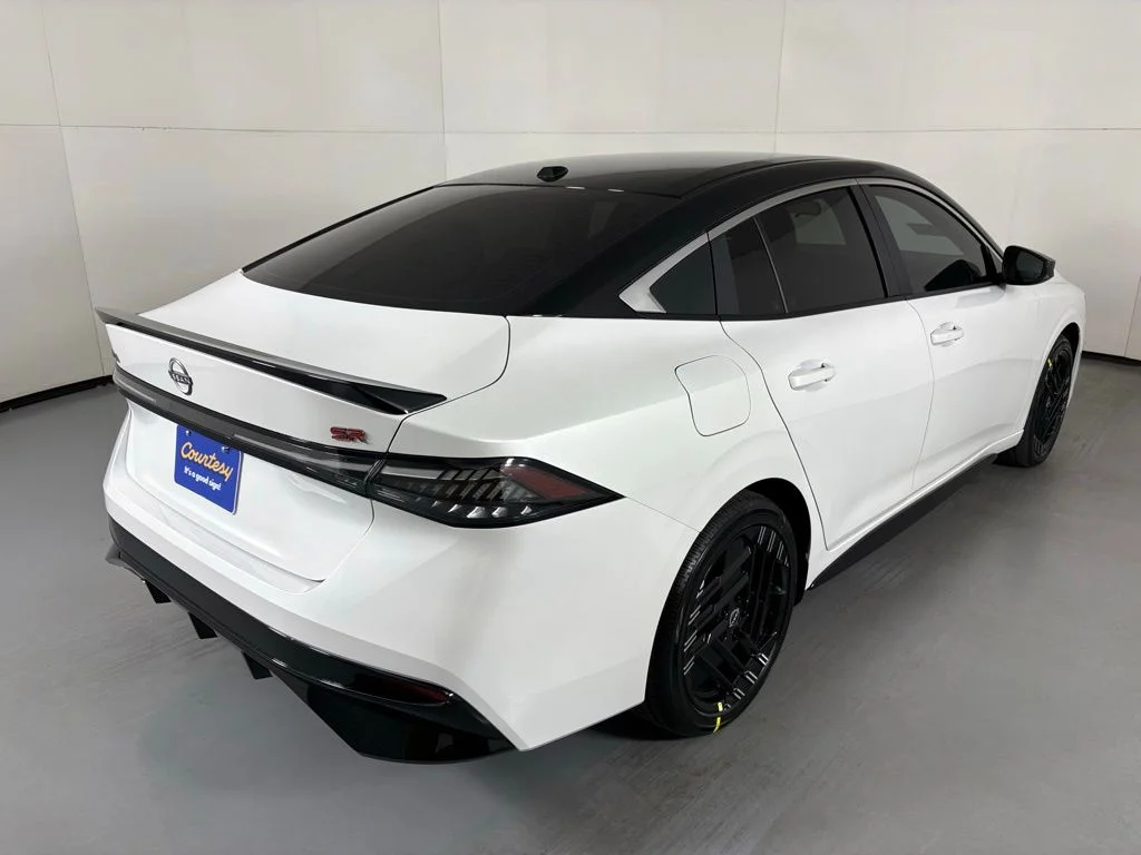 New 2026 Aspen White TriCoat / Super Black Two-tone Nissan SR image 8