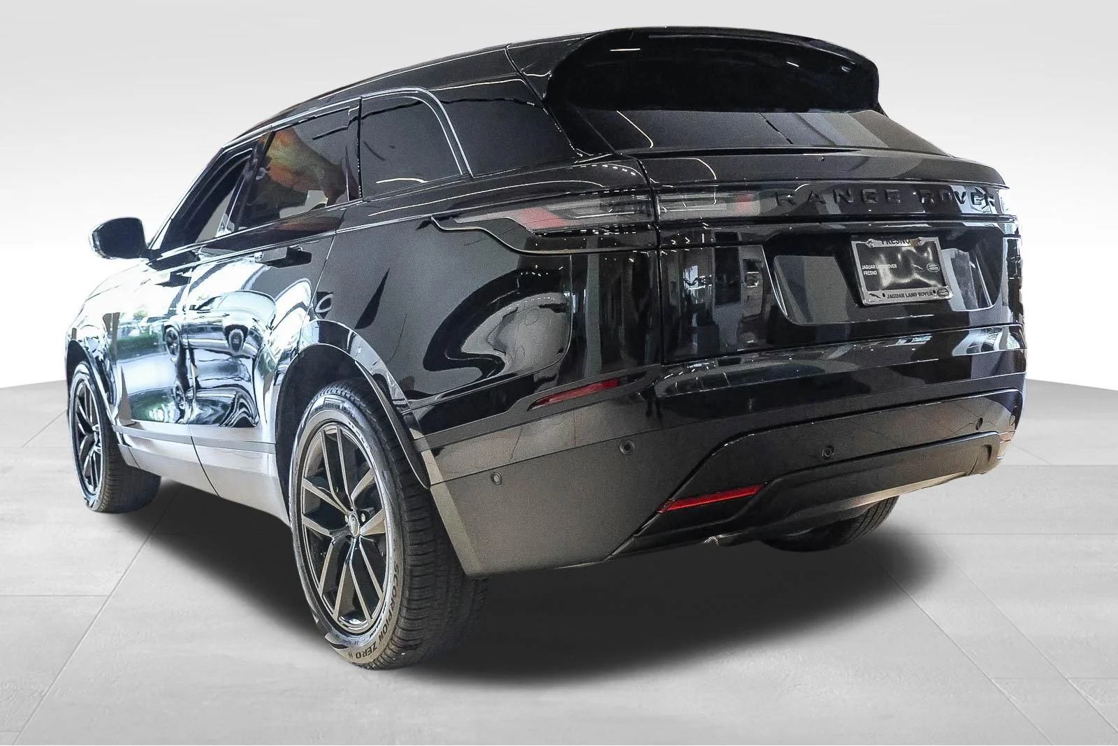 New 2026 Santorini Black Land Rover S image 6
