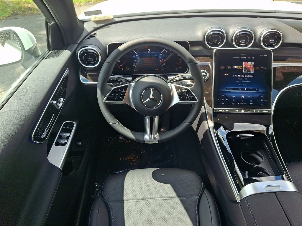 New 2026 Polar White Mercedes-Benz GLC 300 image 8