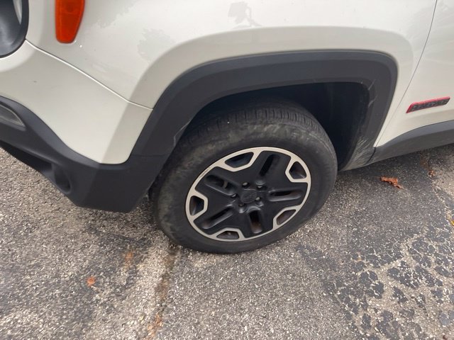 Used 2016 White Jeep Trailhawk image 5