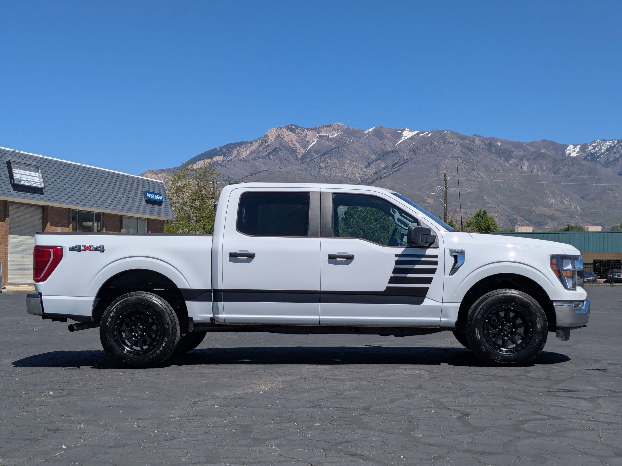 Used 2023 Oxford White Ford XLT image 2