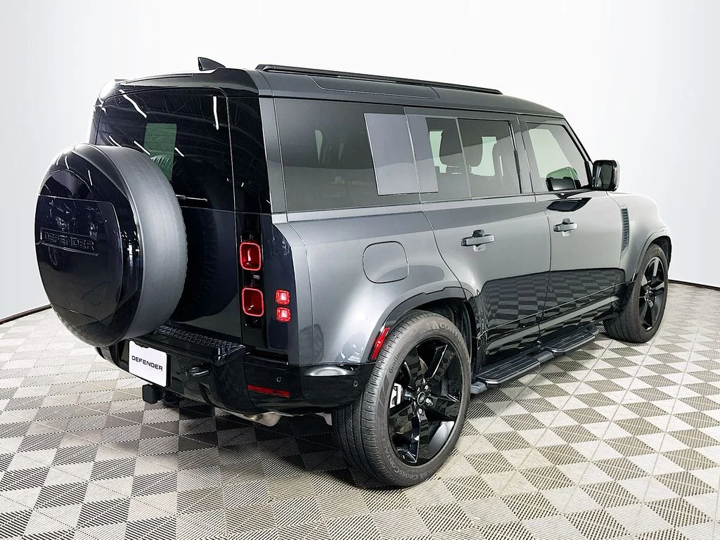 Certified Used 2025 Carpathian Gray Metallic Land Rover X-Dynamic SE image 5