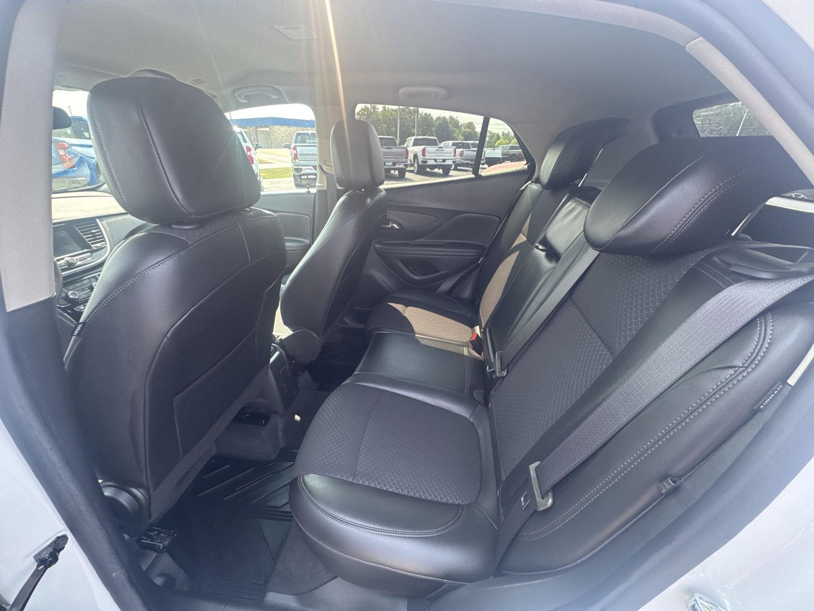 Used 2022 Summit White Buick Preferred image 9