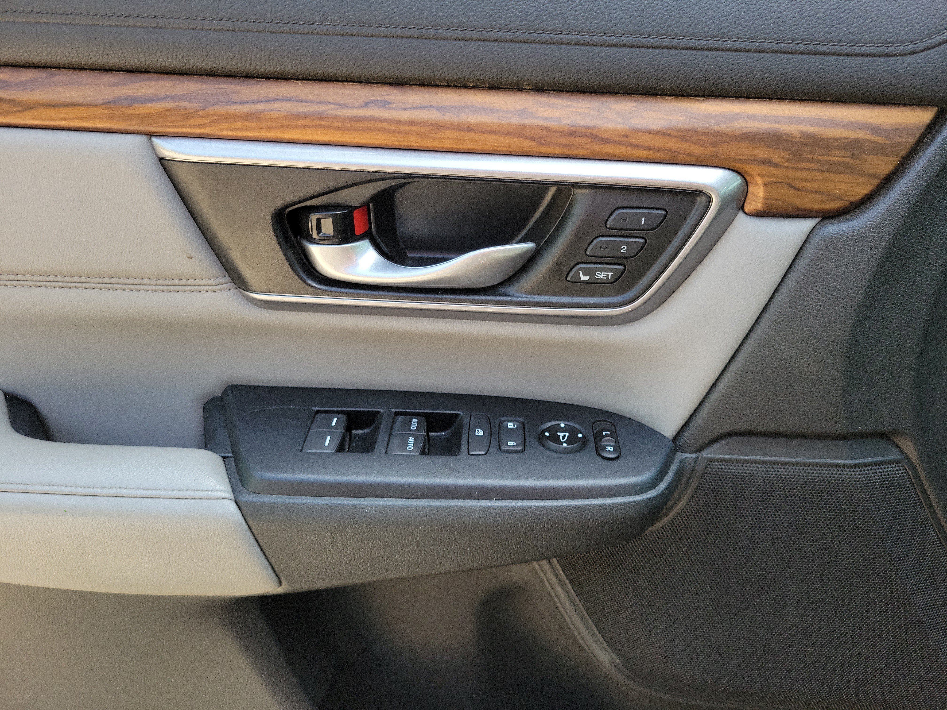 Used 2019 Basque Red Pearl II Honda Touring image 17