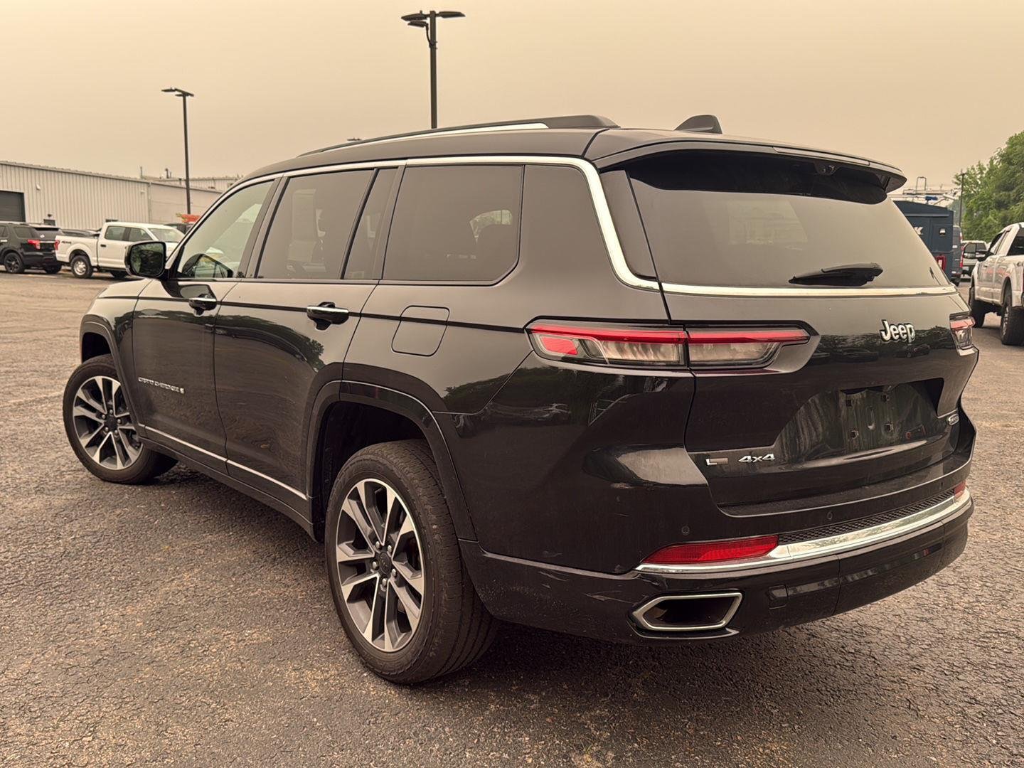 Used 2021 Diamond Black Crystal Pearlcoat Jeep Overland image 3