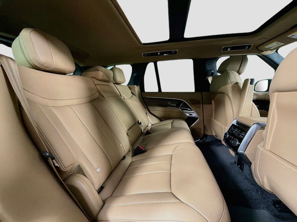 New 2026 Eiger Grey Land Rover SE image 29