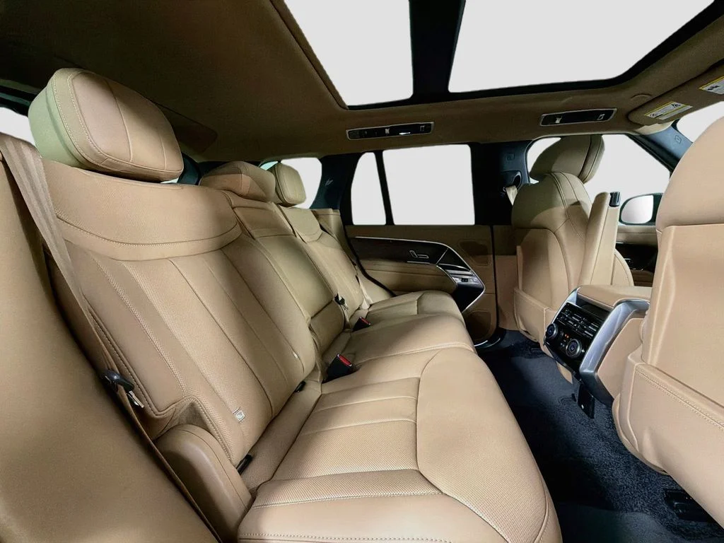 New 2026 Eiger Grey Land Rover SE image 29