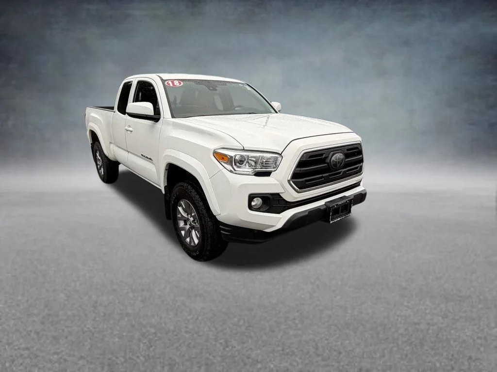 Used 2018 White Toyota SR5 image 8