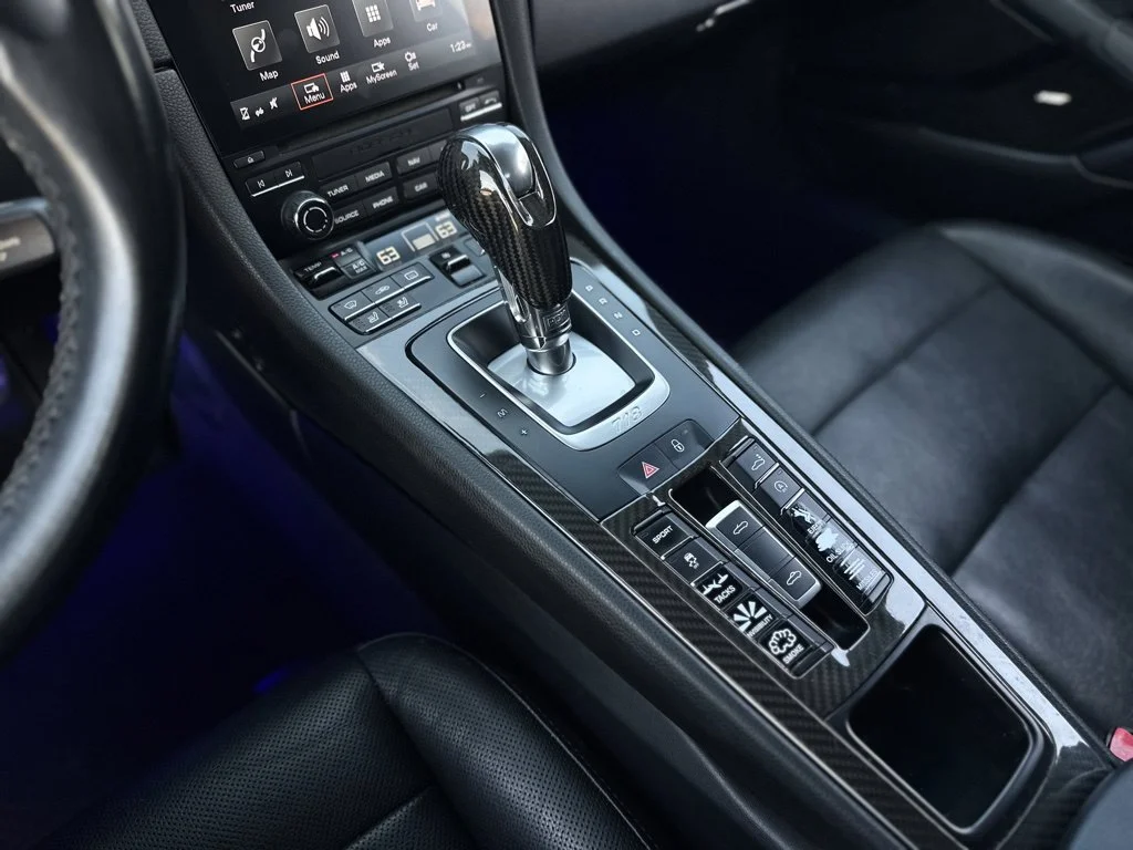 Used 2017  Porsche Base image 14