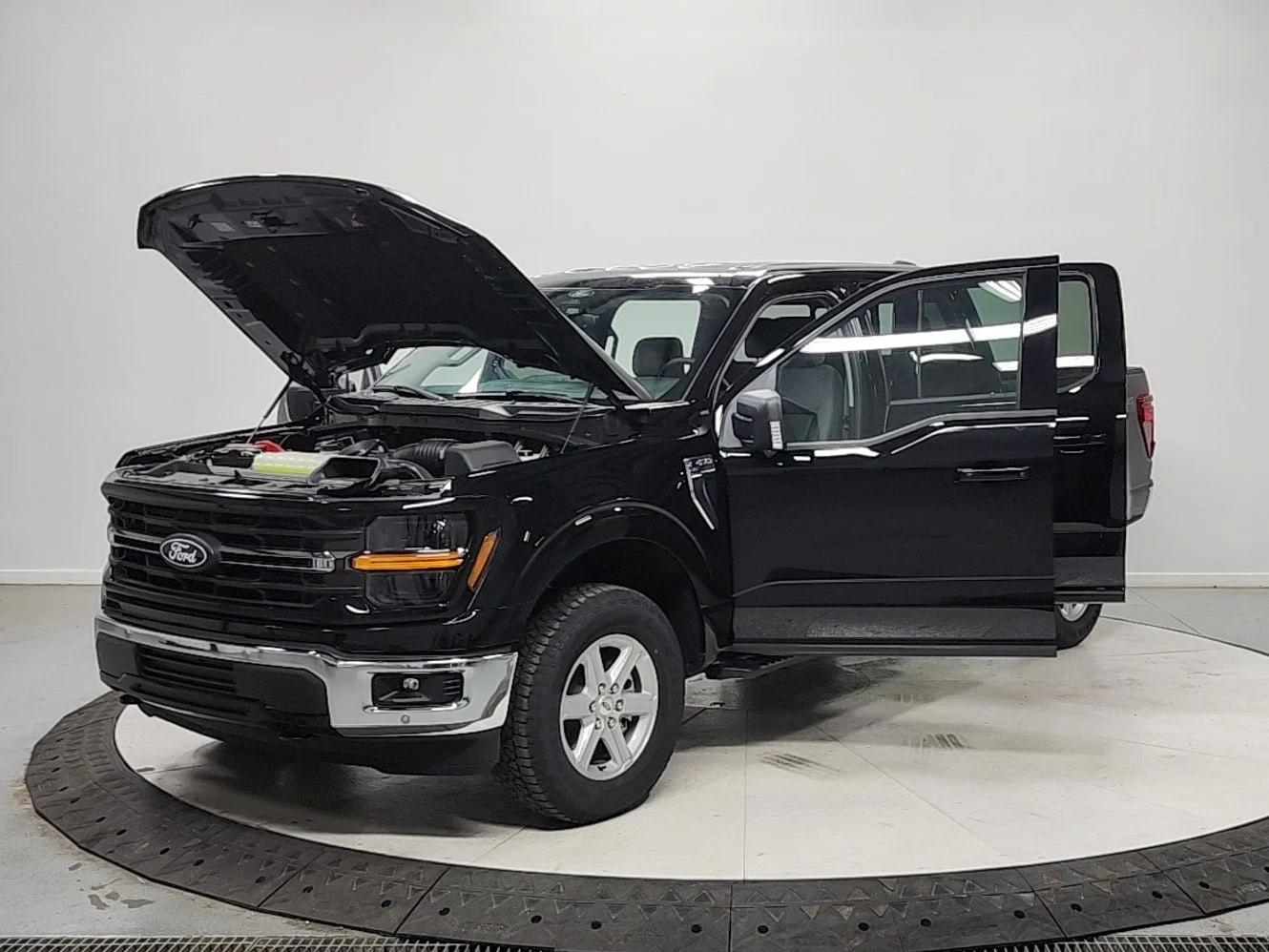 New 2026 Agate Black Metallic Ford XLT image 11