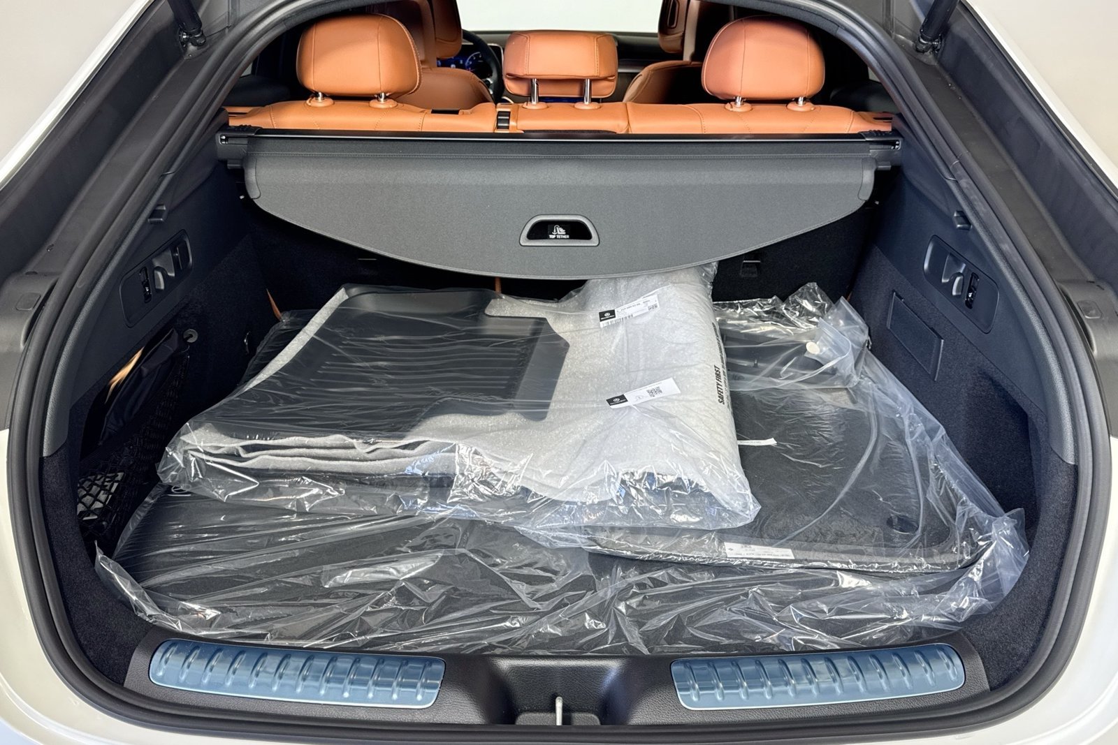New 2026 Polar White Mercedes-Benz GLC 300 image 24