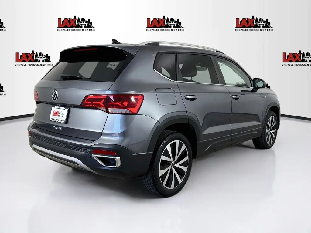 Used 2022 Black Volkswagen 1.5T SE image 7