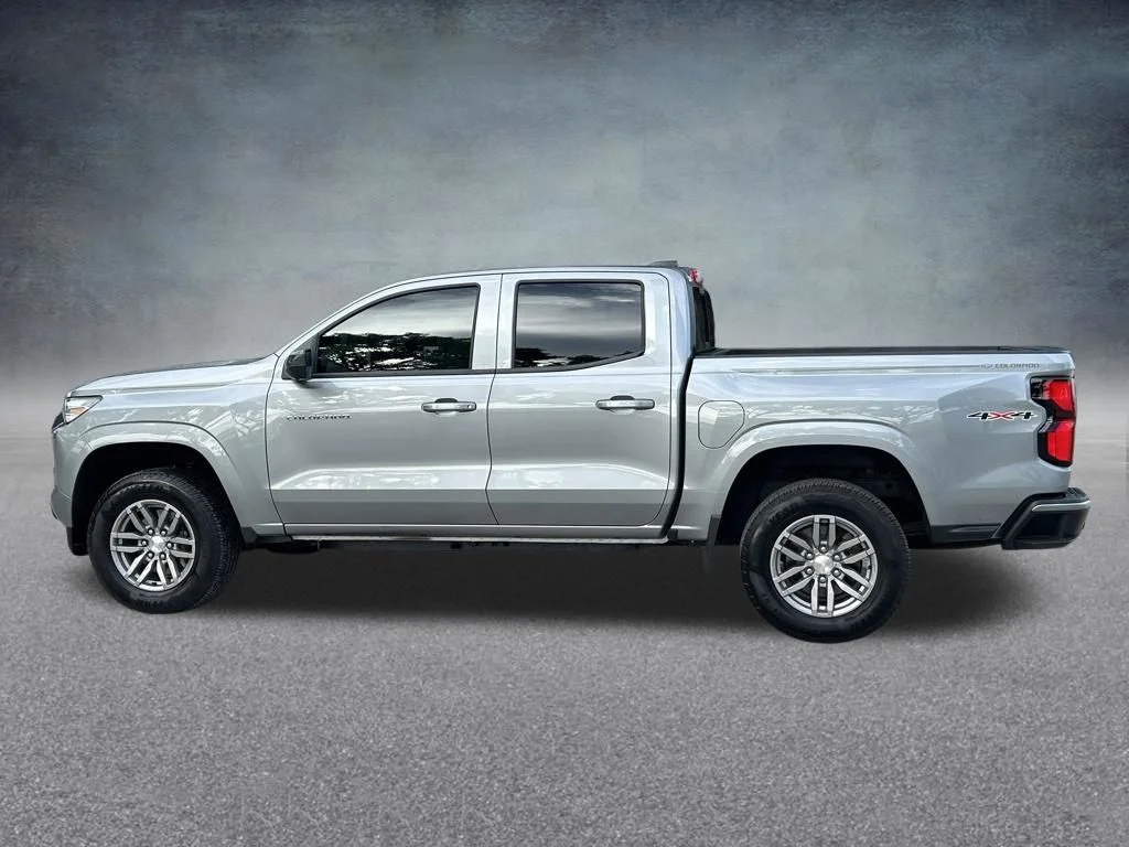 Used 2025 Gray Chevrolet LT image 8
