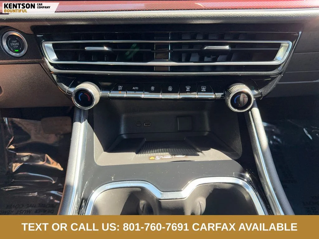 Used 2025 Gray Chevrolet Z71 image 23