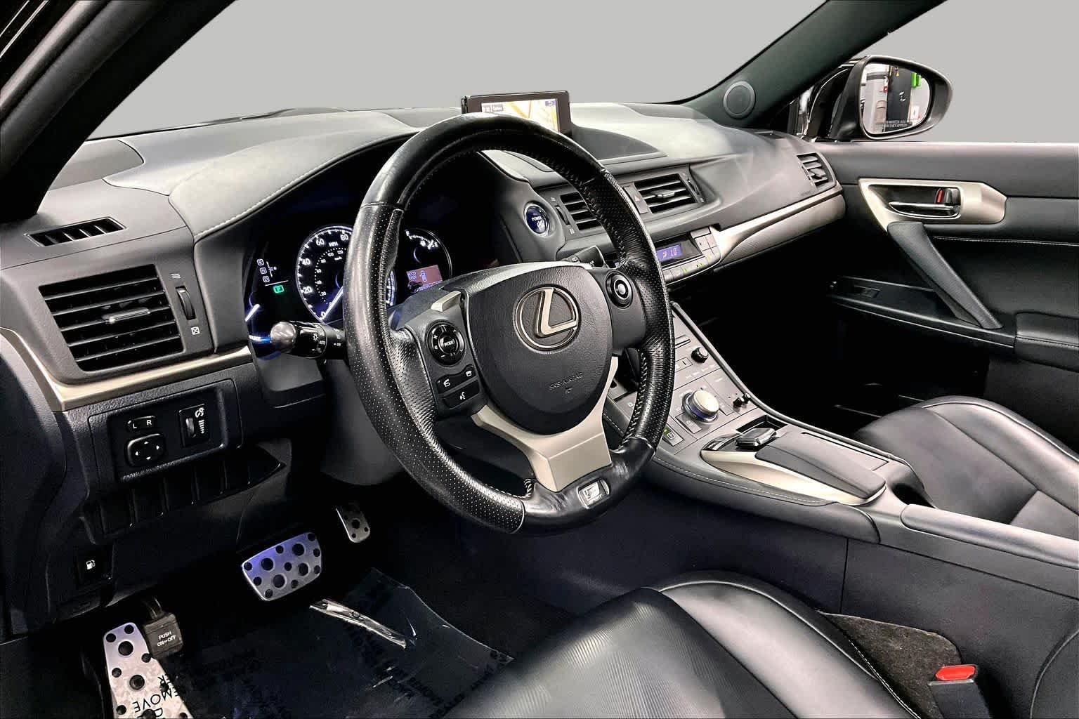 Used 2017 Obsidian Lexus  image 17