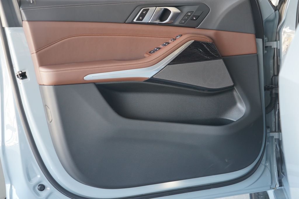New 2026 Brooklyn Grey Metallic BMW sDrive40i image 8