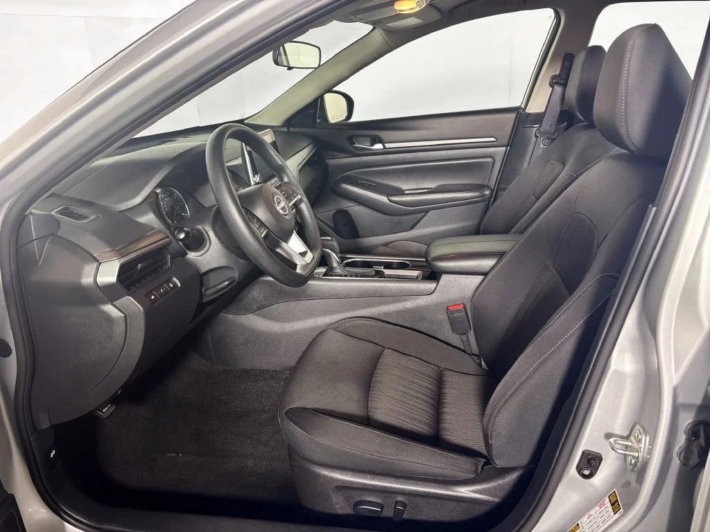 Used 2024 Silver Nissan 2.5 SV image 11