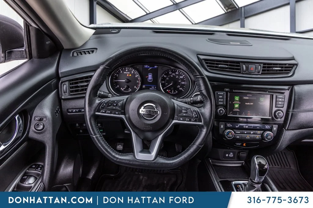 Used 2018 Silver Nissan SL image 6