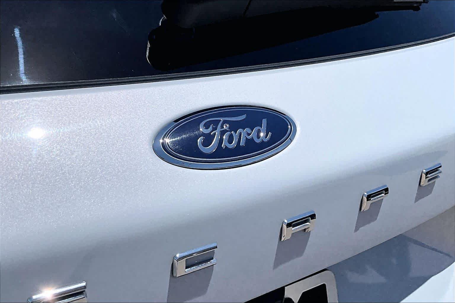 Used 2025 Space Silver Ford Active image 10