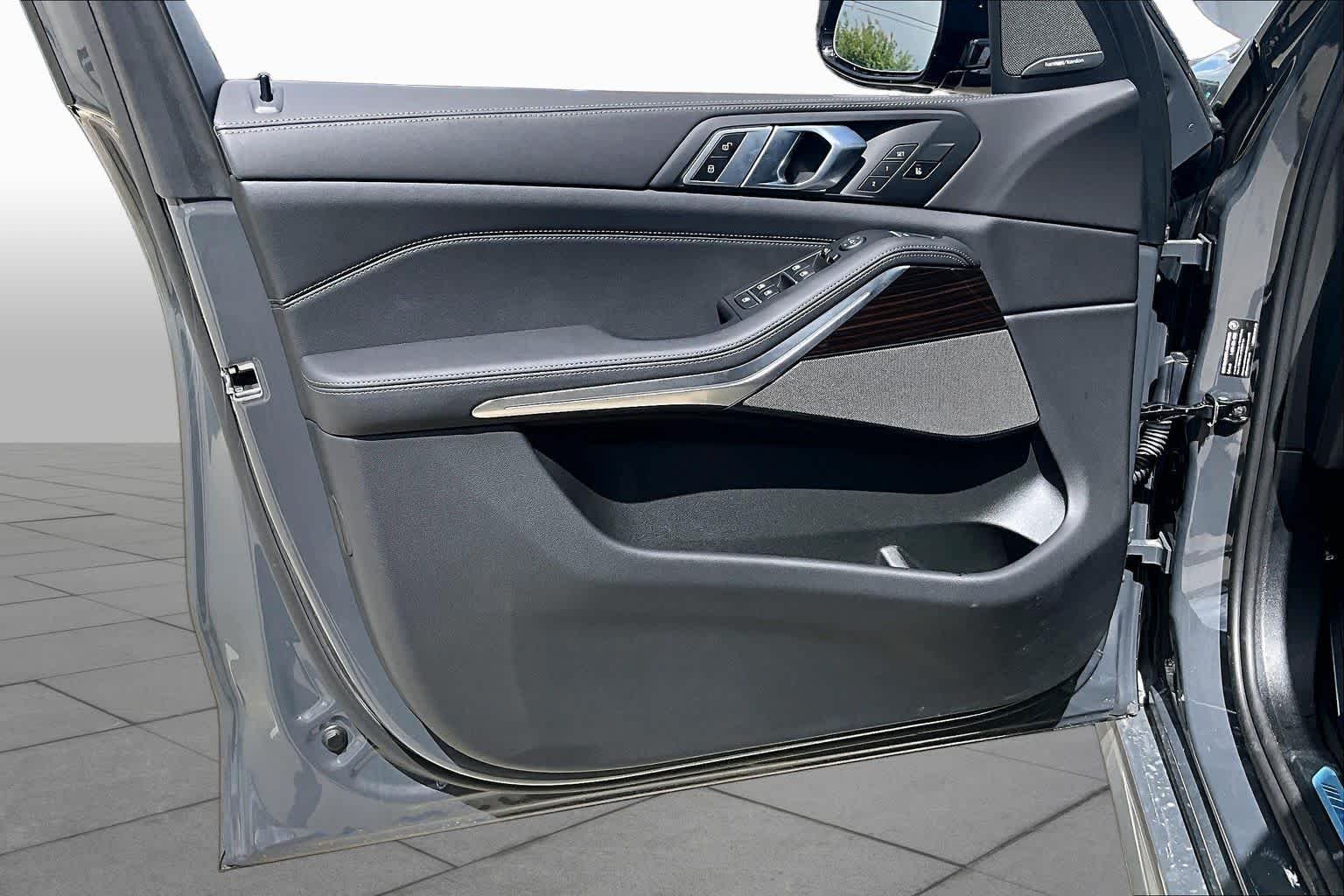 Used 2026 Dravit Grey Metallic BMW sDrive40i image 39