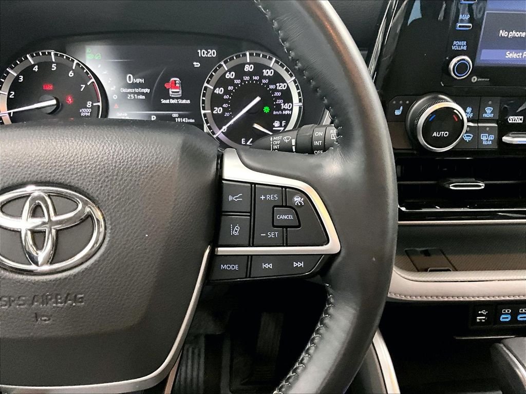 Used 2022 Pearl Toyota XLE image 25