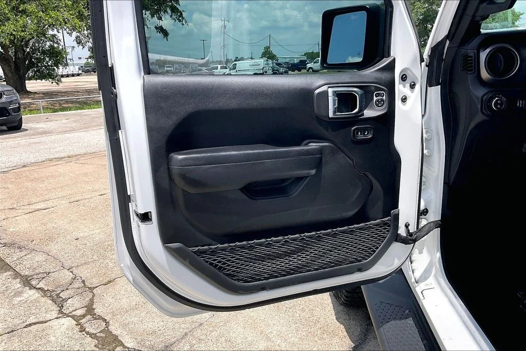 Used 2023 White Jeep Texas Trail image 17