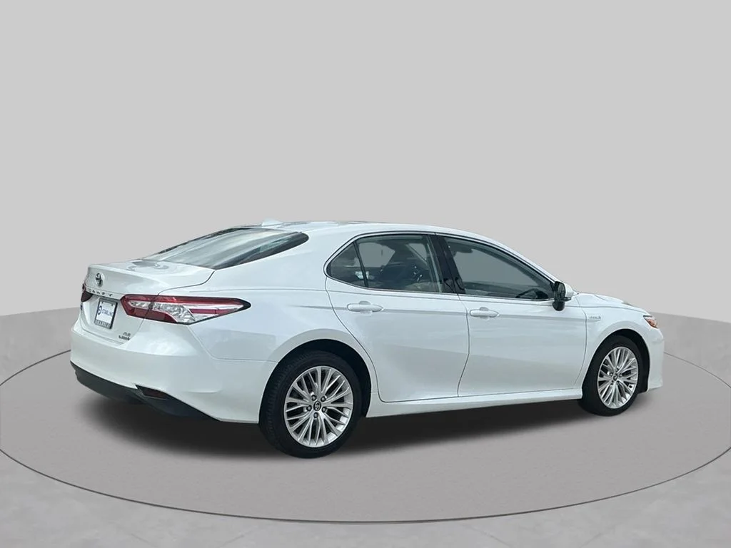 Used 2020 Beige Toyota XLE image 13
