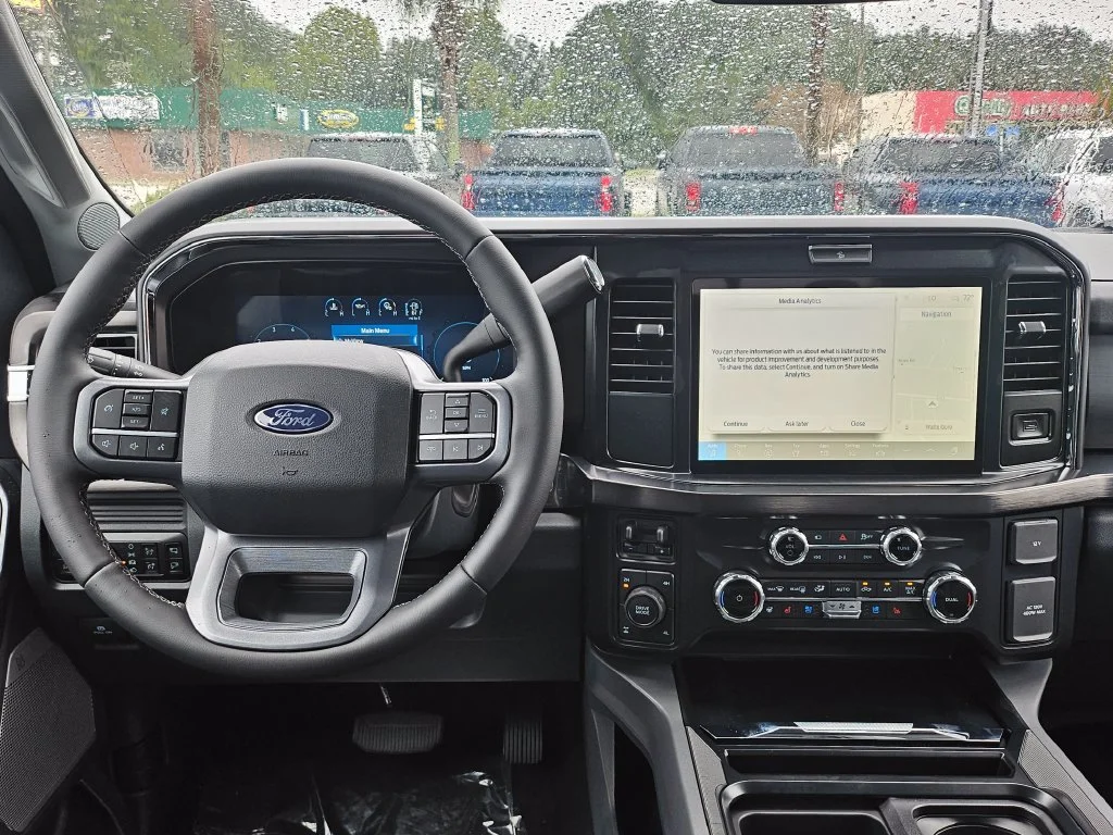 New 2027 Oxford White Ford F-250® Lariat® image 28