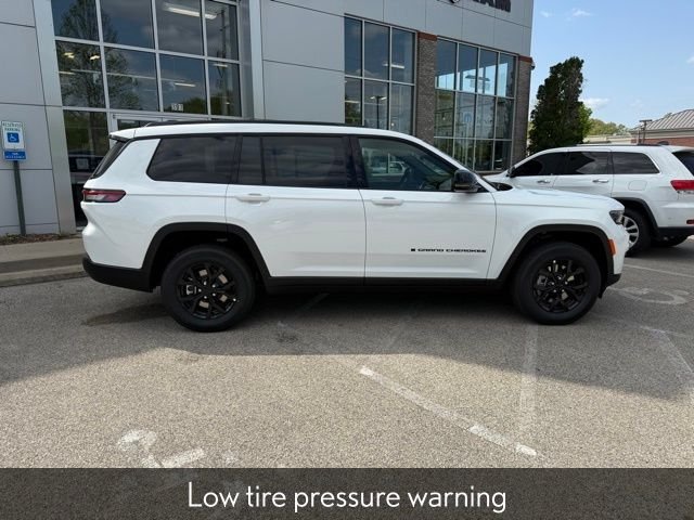 New 2025 Bright White Clear-Coat Exterior Paint Jeep Laredo image 9