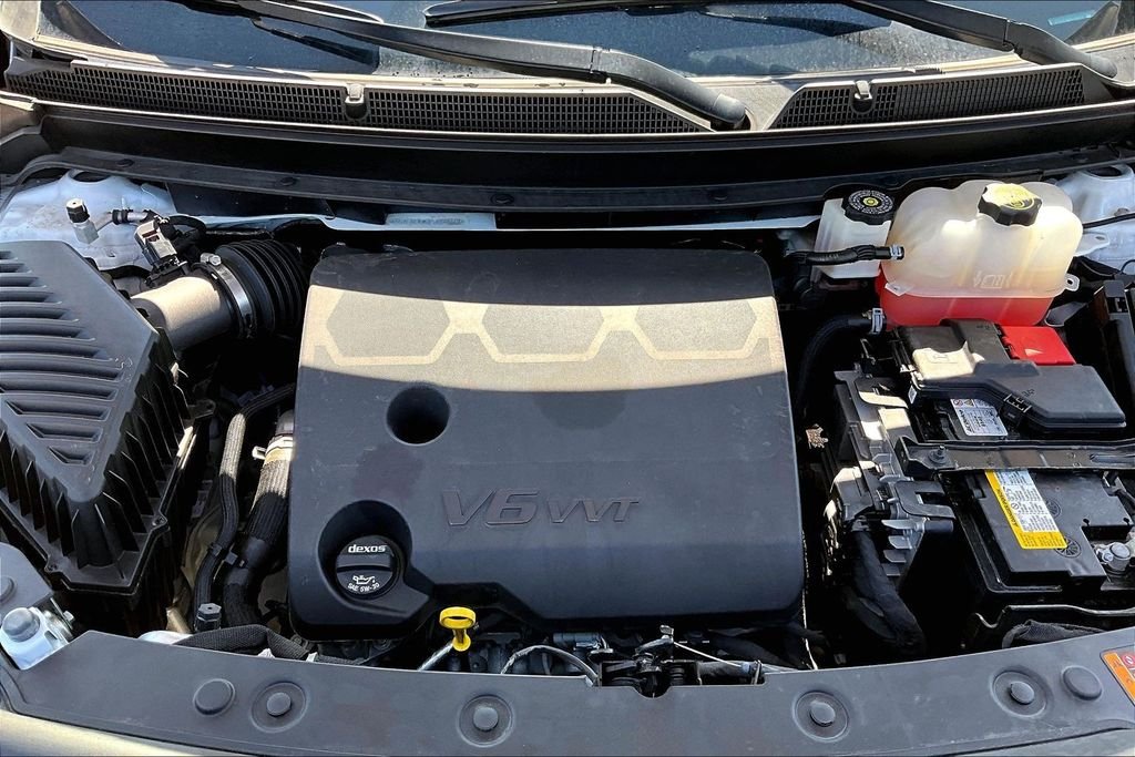 Used 2023 White Buick Premium Group image 9