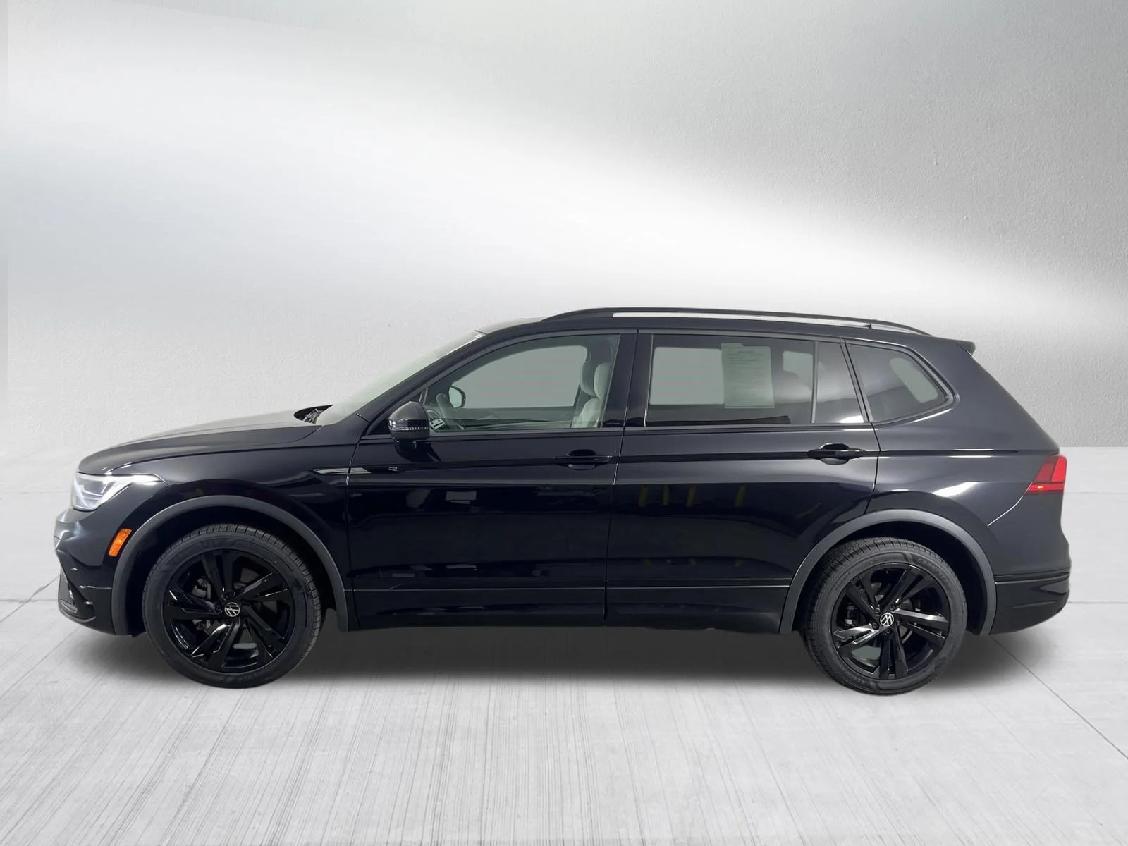 Certified Used 2023 Deep Black Pearl Volkswagen SE R-Line Black image 4