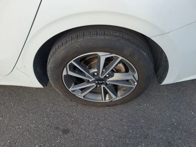 Used 2024 White Kia LXS image 7