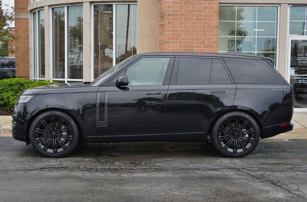 New 2026 Santorini Black Land Rover SE image 2