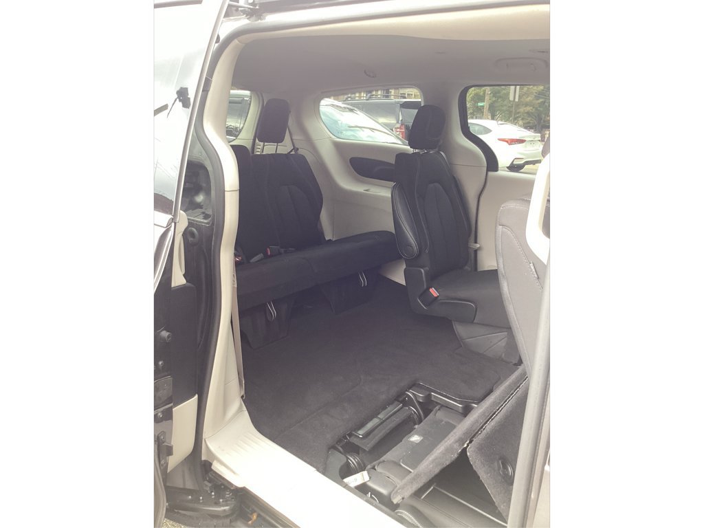 Used 2022 Gray Chrysler LX image 38