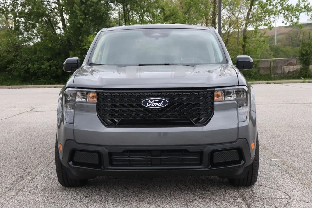 New 2026 Carbonized Gray Metallic Ford XLT image 3