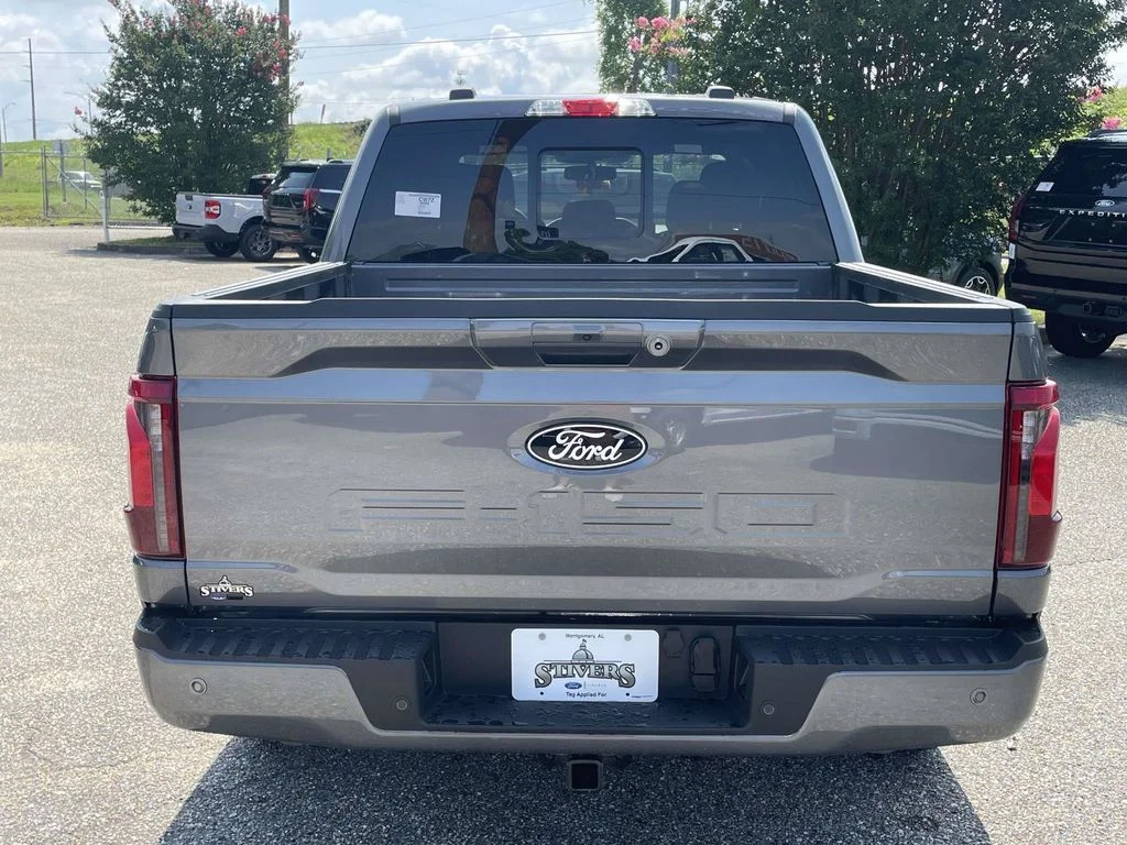 New 2026 Carbonized Gray Metallic Ford XLT image 4
