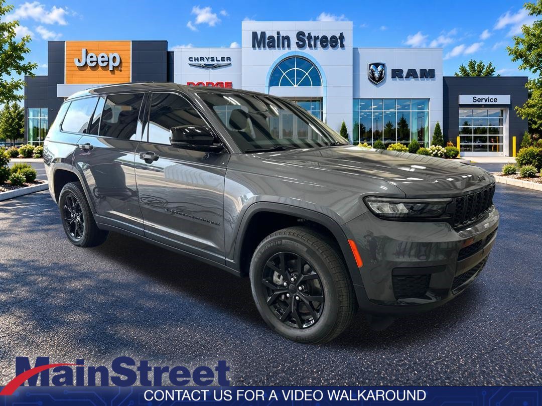 Used 2024 Baltic Gray Metallic Clearcoat Jeep Altitude image 7