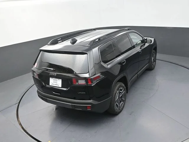 New 2026 Diamond Black Crystal Pearl-Coat Exterior Paint Jeep Laredo image 17