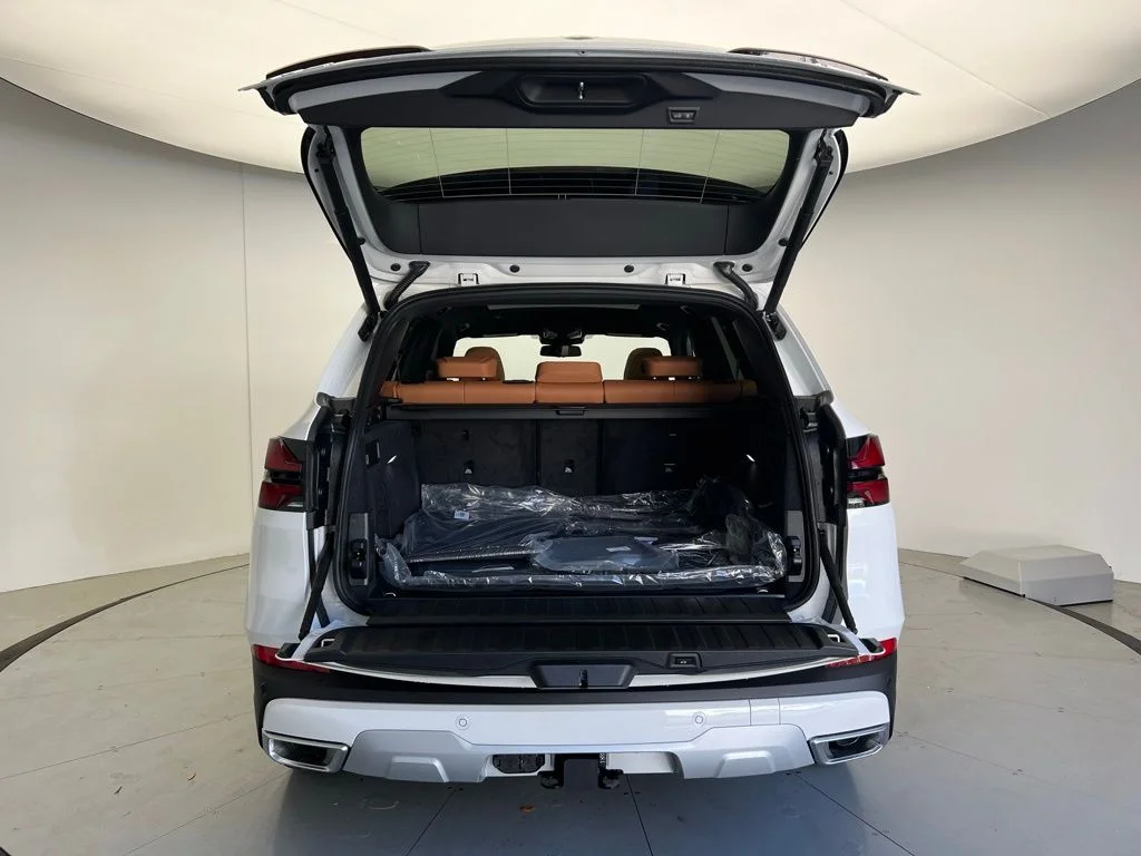 New 2026 Alpine White BMW xDrive40i image 5